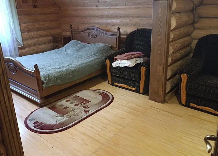біля синевіру 别墅 Synevyrsʼka Polyana