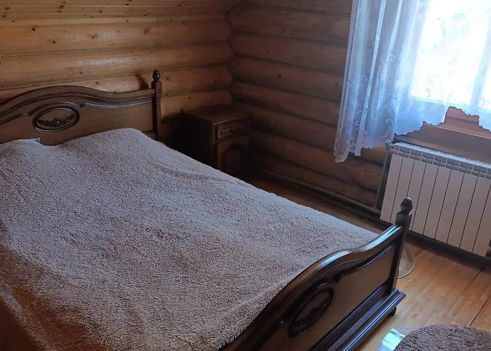 біля синевіру Synevyrsʼka Polyana